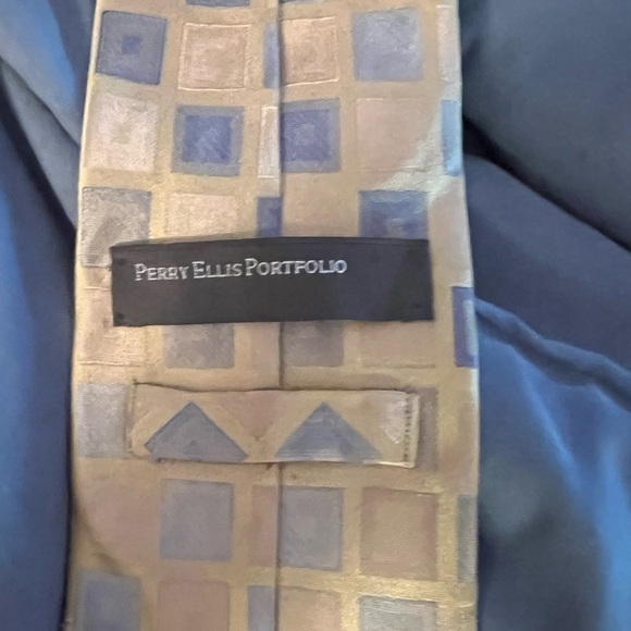 PERRY Ellis Portfolio tie, 100% silk. - Picture 6 of 7